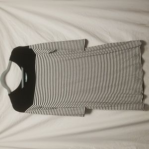 Womans Maurices 3/4 Sleeve Dress. Size Medium. Lightweight and Stretchy